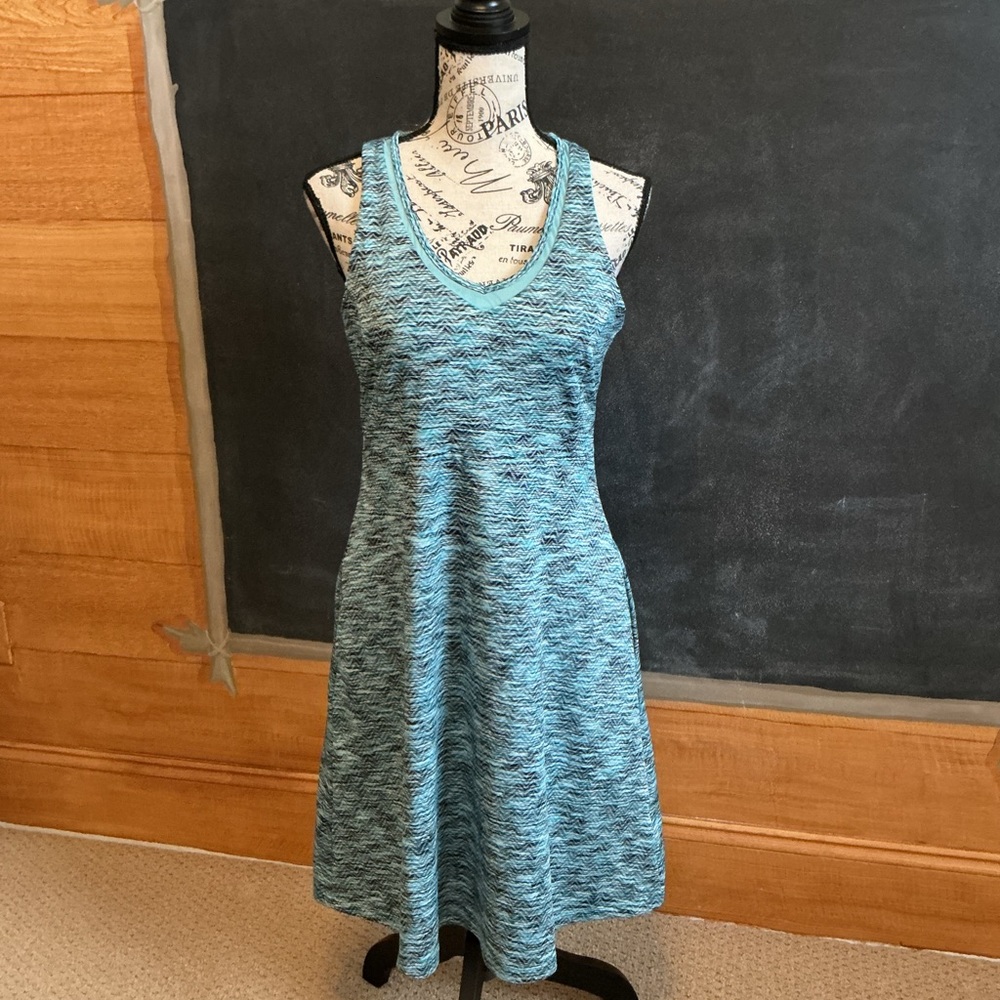NWT Mondetta MPG Performance Dress, blue and gray Medium with built in bra